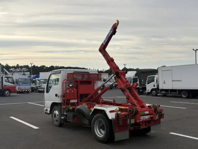 いすゞ エルフ TPG-NKR85AN(2WD)の写真9