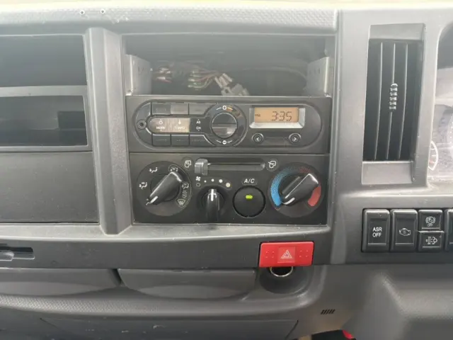 いすゞ エルフ TPG-NKR85AN(2WD)の写真24