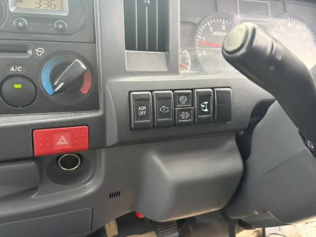 いすゞ エルフ TPG-NKR85AN(2WD)の写真26