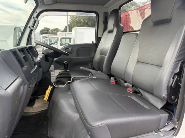 いすゞ エルフ TPG-NKR85AN(2WD)の写真30