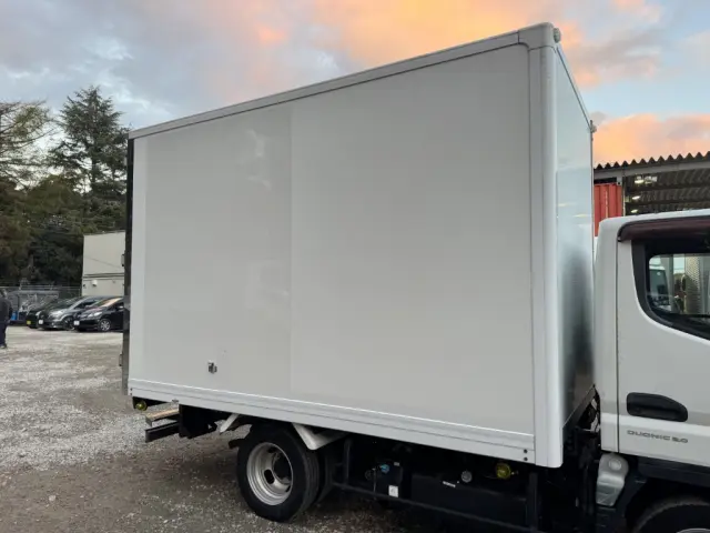 三菱 キャンター TPG-FBA00(2WD)の写真6