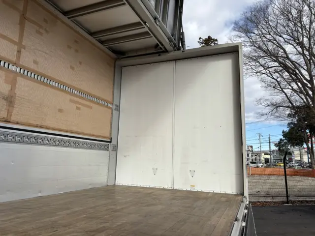 UD クオン 2PG-CD5CA(6x2)の写真18