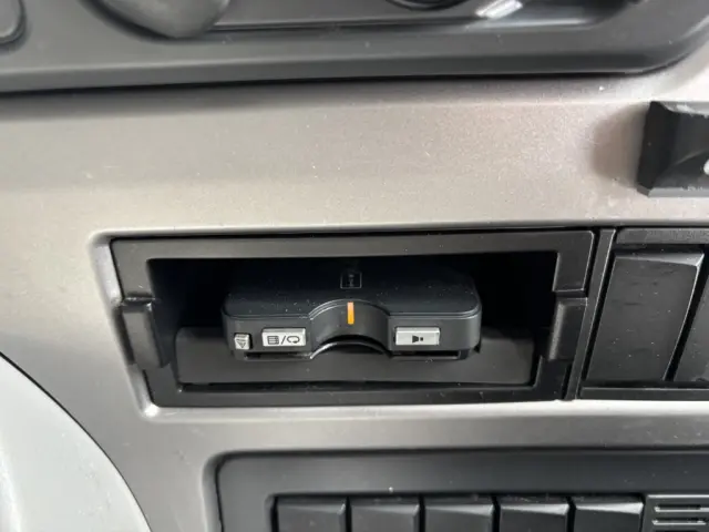 UD クオン 2PG-CD5CA(6x2)の写真36