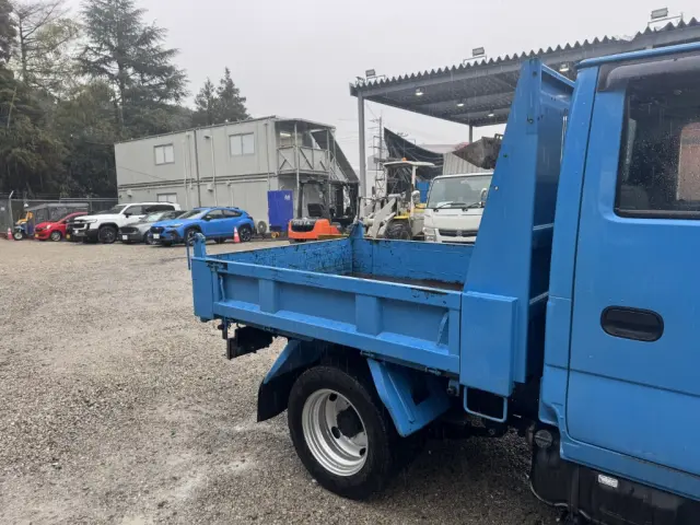 いすゞ エルフ PB-NKR81AD(2WD)の写真6