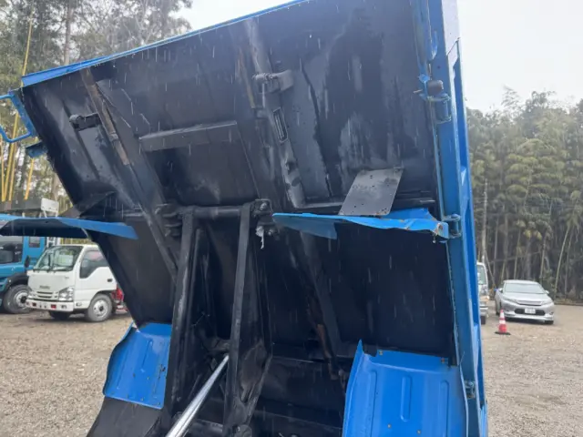 いすゞ エルフ PB-NKR81AD(2WD)の写真12