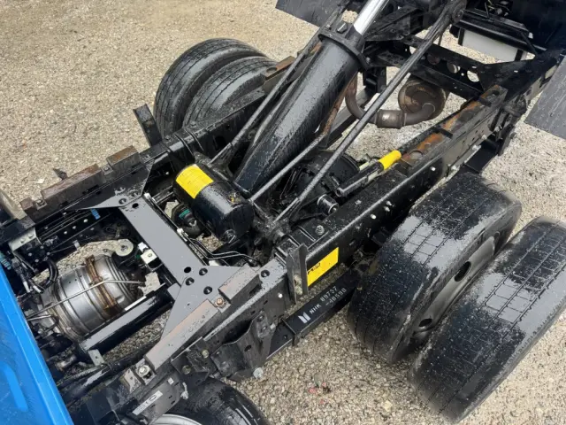 いすゞ エルフ PB-NKR81AD(2WD)の写真14