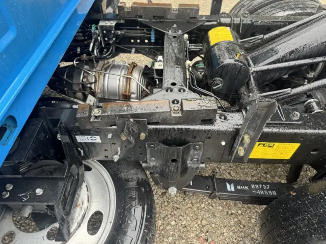 いすゞ エルフ PB-NKR81AD(2WD)の写真15