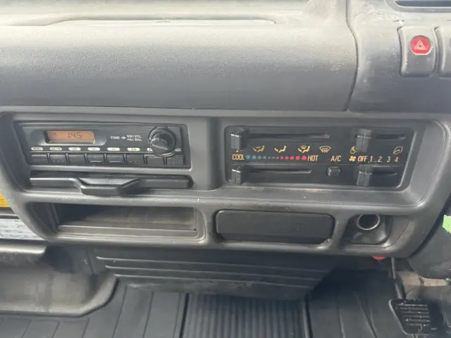 いすゞ エルフ PB-NKR81AD(2WD)の写真25