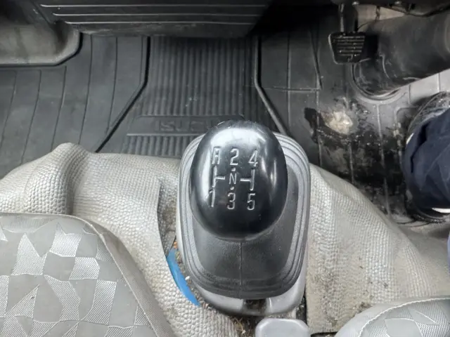 いすゞ エルフ PB-NKR81AD(2WD)の写真28