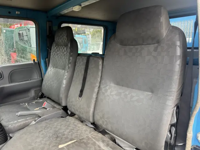 いすゞ エルフ PB-NKR81AD(2WD)の写真30