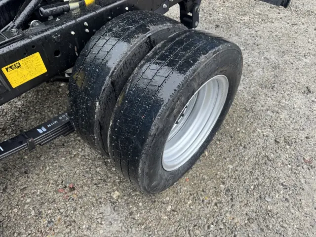 いすゞ エルフ PB-NKR81AD(2WD)の写真37