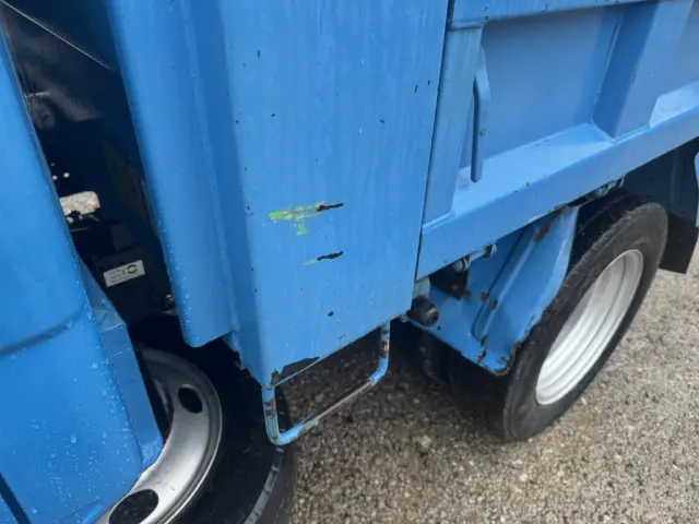 いすゞ エルフ PB-NKR81AD(2WD)の写真46