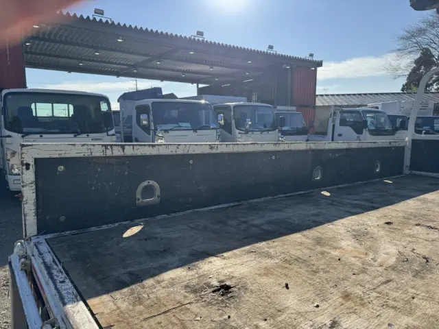 いすゞ エルフ TRG-NKR85R(2WD)の写真9