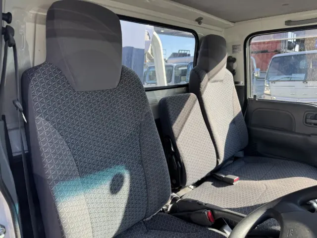 いすゞ エルフ TRG-NKR85R(2WD)の写真23