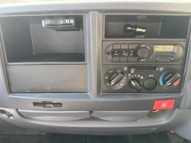 いすゞ エルフ TRG-NKR85R(2WD)の写真25