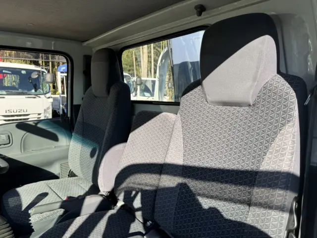 いすゞ エルフ TRG-NKR85R(2WD)の写真31