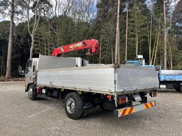 いすゞ エルフ 2RG-NPR88YN(2WD)の写真4