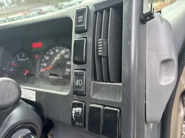 いすゞ エルフ 2RG-NPR88YN(2WD)の写真33