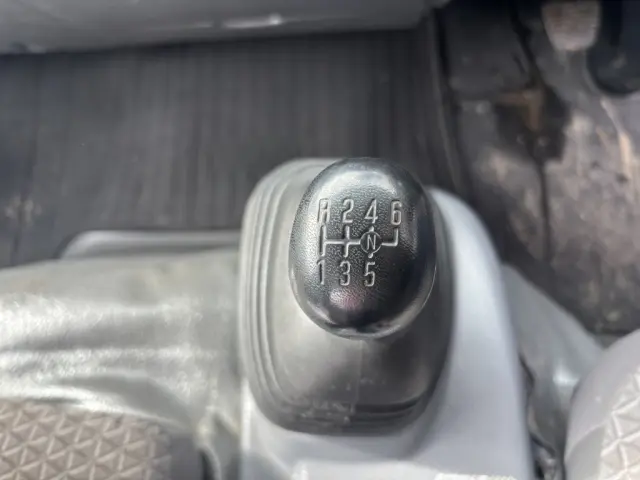いすゞ エルフ 2RG-NPR88YN(2WD)の写真36