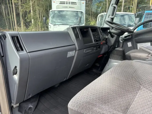 いすゞ エルフ 2RG-NPR88YN(2WD)の写真37