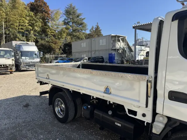 三菱 キャンター 2PG-FBAV0(2WD)の写真6