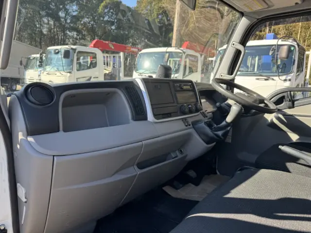 三菱 キャンター 2PG-FBAV0(2WD)の写真28