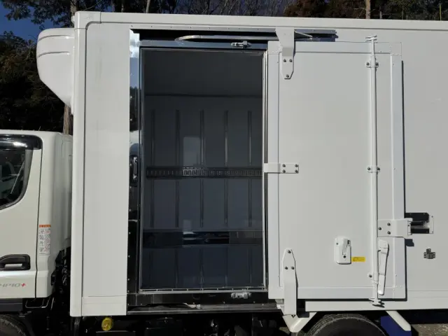 三菱 キャンター 2RG-FBA20(2WD)の写真8