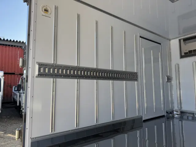 三菱 キャンター 2RG-FBA20(2WD)の写真10