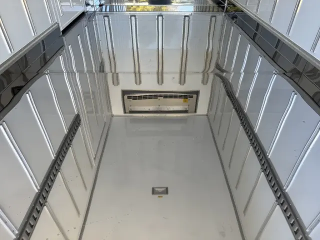 三菱 キャンター 2RG-FBA20(2WD)の写真13