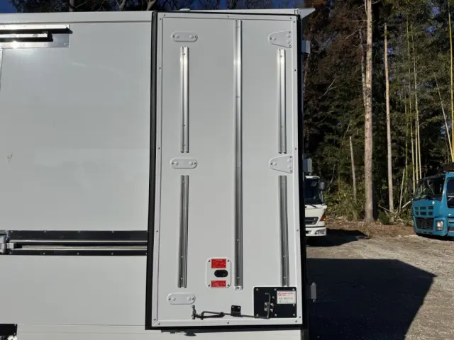 三菱 キャンター 2RG-FBA20(2WD)の写真17