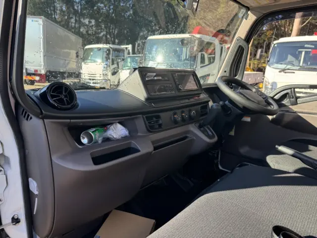 三菱 キャンター 2RG-FBA20(2WD)の写真36