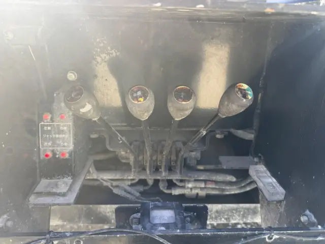 いすゞ エルフ TKG-NKR85N(2WD)の写真9