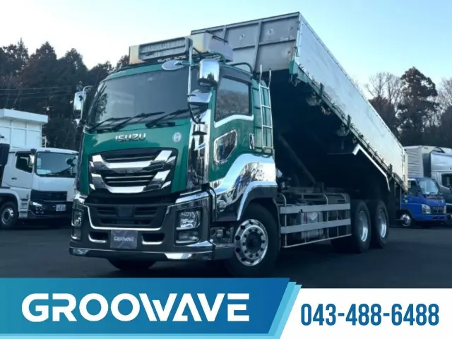 いすゞ ギガ QPG-CYM77BM(6x2)の写真1