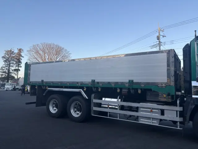 いすゞ ギガ QPG-CYM77BM(6x2)の写真6