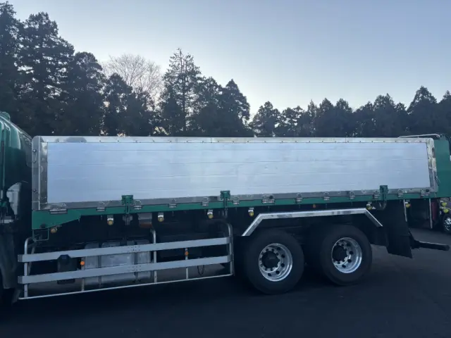 いすゞ ギガ QPG-CYM77BM(6x2)の写真7