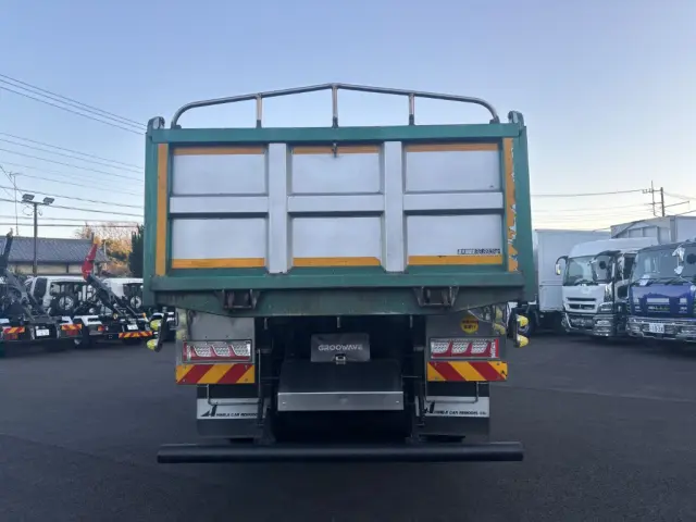 いすゞ ギガ QPG-CYM77BM(6x2)の写真8