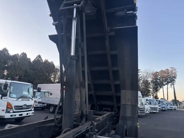 いすゞ ギガ QPG-CYM77BM(6x2)の写真15