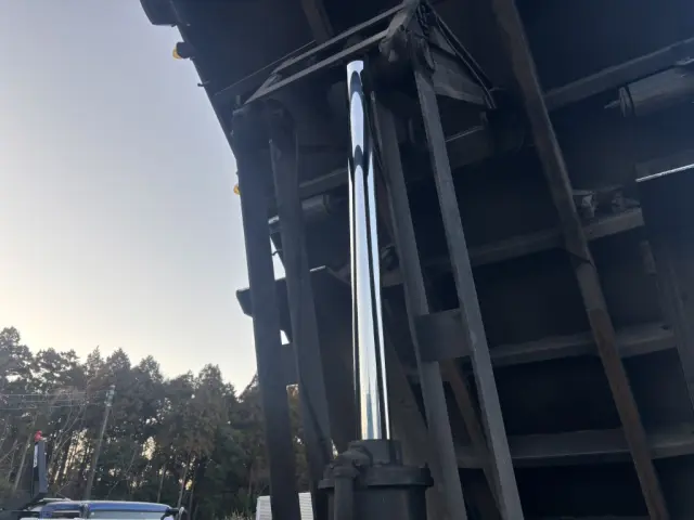 いすゞ ギガ QPG-CYM77BM(6x2)の写真16