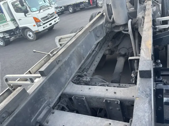 いすゞ ギガ QPG-CYM77BM(6x2)の写真17