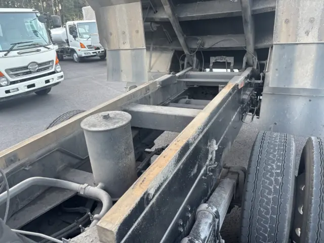 いすゞ ギガ QPG-CYM77BM(6x2)の写真18