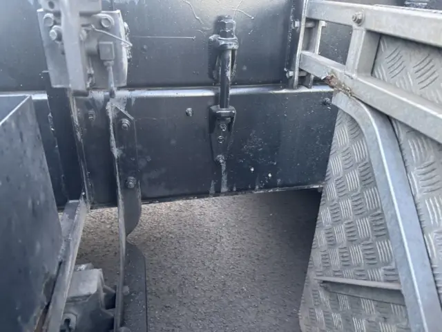 いすゞ ギガ QPG-CYM77BM(6x2)の写真22