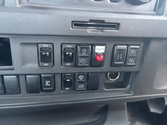 いすゞ ギガ QPG-CYM77BM(6x2)の写真34