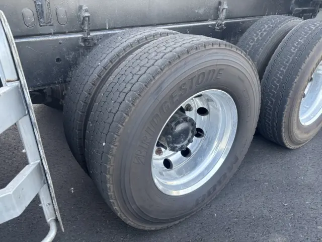 いすゞ ギガ QPG-CYM77BM(6x2)の写真49