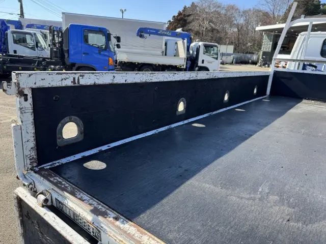 いすゞ エルフ BKG-NKR85AR(2WD)の写真8