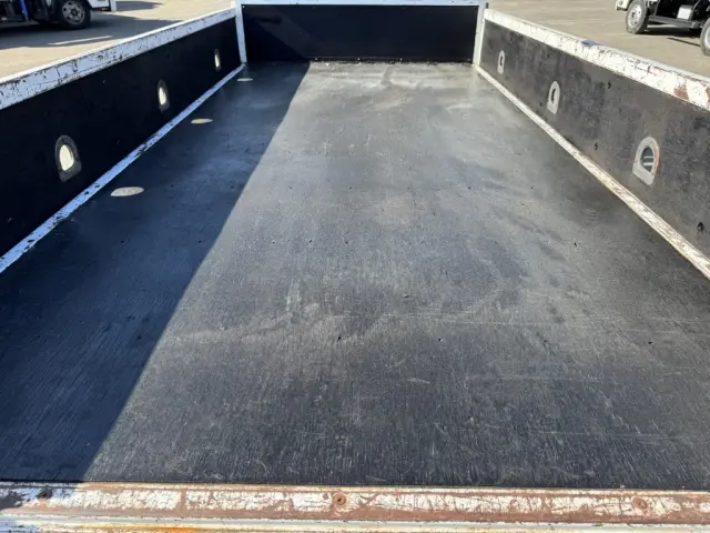 いすゞ エルフ BKG-NKR85AR(2WD)の写真10