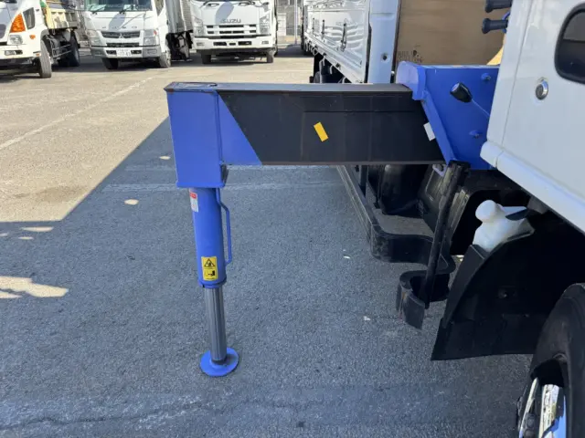 いすゞ エルフ BKG-NKR85AR(2WD)の写真16