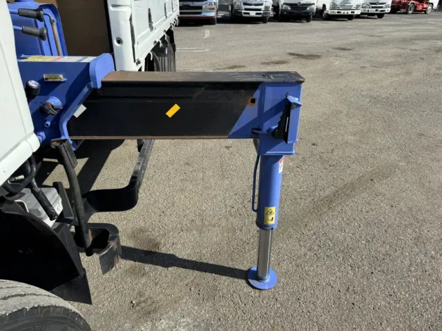 いすゞ エルフ BKG-NKR85AR(2WD)の写真17