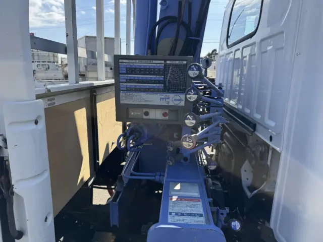 いすゞ エルフ BKG-NKR85AR(2WD)の写真18