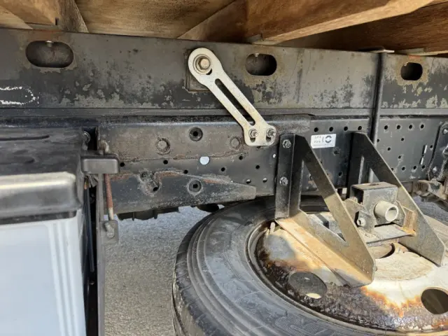 いすゞ エルフ BKG-NKR85AR(2WD)の写真24