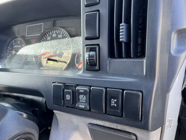 いすゞ エルフ BKG-NKR85AR(2WD)の写真32